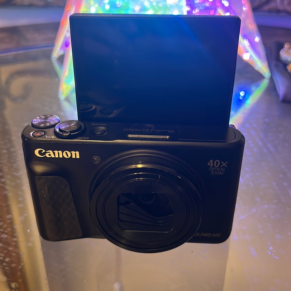 Canon PowerShot SX740 4k Digital Camera (Black) works fine